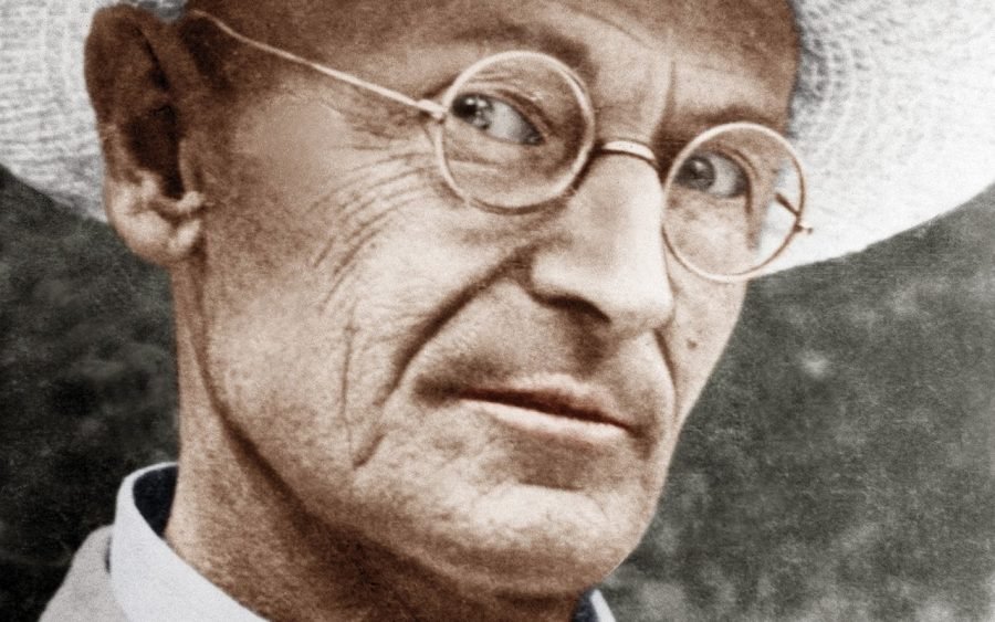 Photo of Herman Hesse with spectacles and straw hat